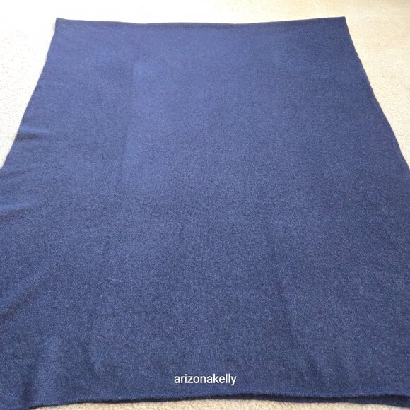 C by Bloomingdales NAVY Cashmere Wrap Scarf PRICE FIRM - Picture 8 of 9